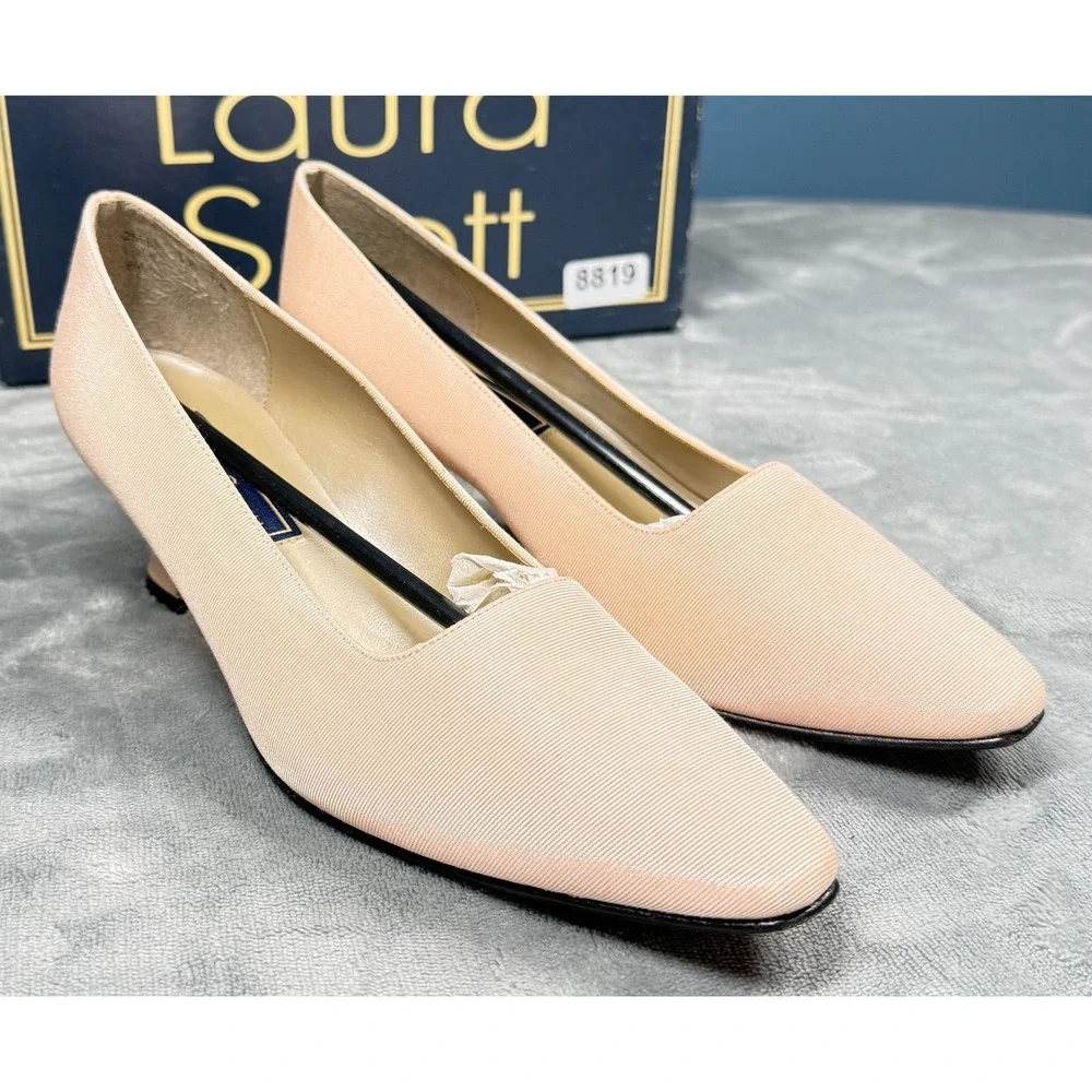 Laura Scott Louisa Pumps Womens 7.5 M Peach Fabric Kitten Heel Career Shoes